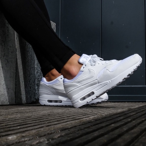 air max 1 triple white